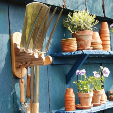 Pas-à-pas : réaliser un porte-outils de jardin  Outils de jardin,  Rangement outil jardinage, Rangement outils jardin