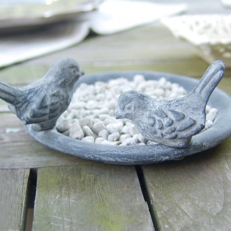 La soucoupe pour pot avec oiseaux gris