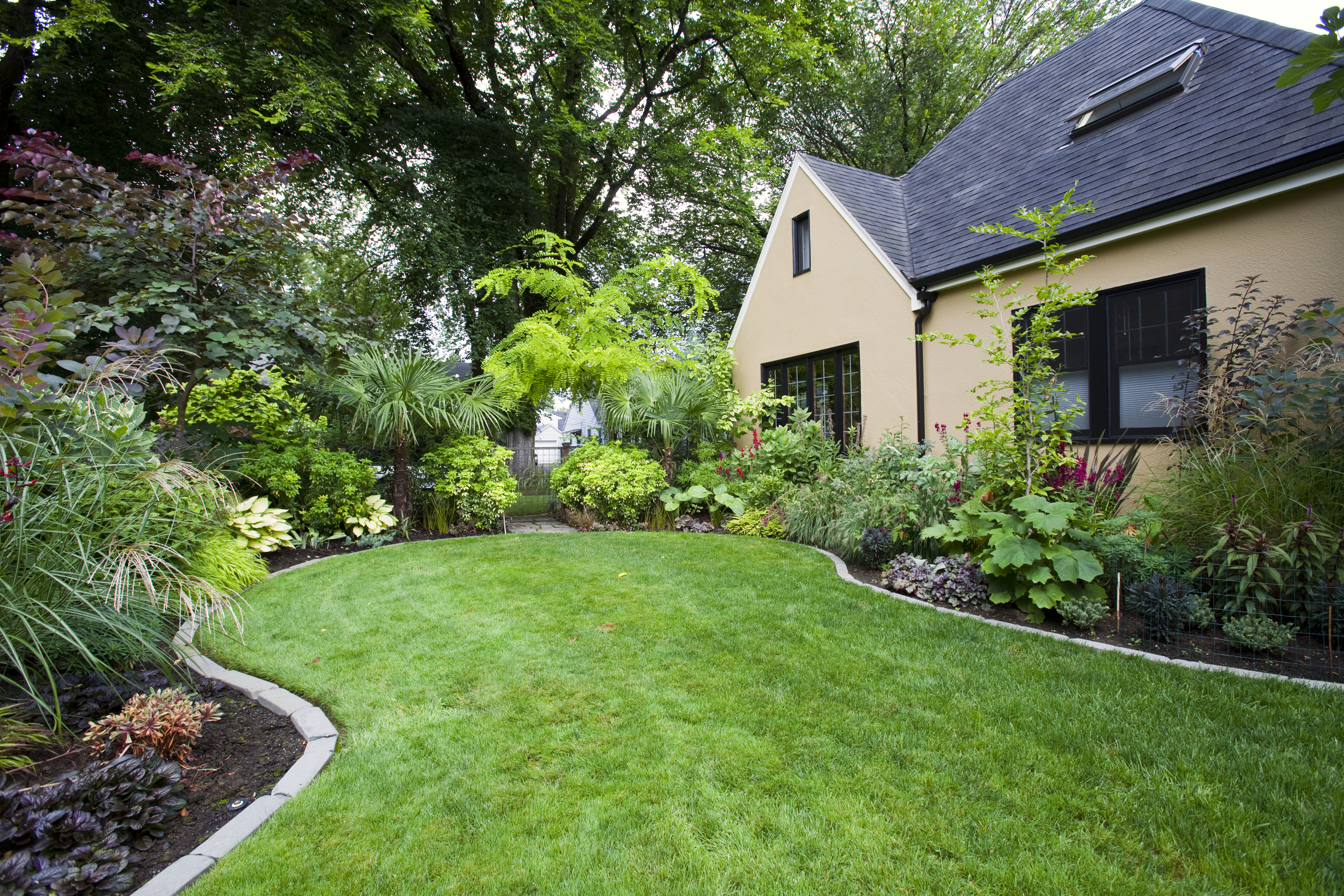 house-and-landscaped-yard-2026-03-25-07-47-58-utc.jpg