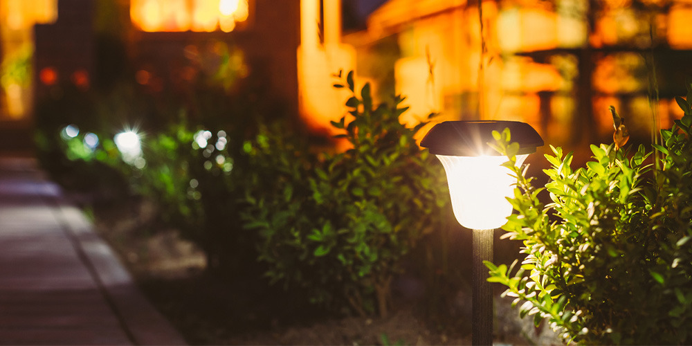 Des luminaires solaires de jardin pour des nuits étoilées